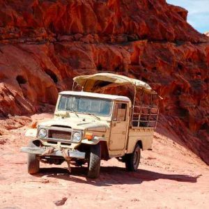 Viajes a Medio Oriente con guías en español. Visitar Israel, Petra y el desierto Wadi Rum