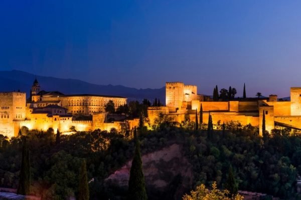 Visit Granada and the Alhambra with guide and tickets included