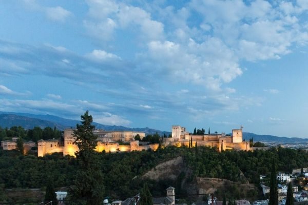 Vakantie naar Granada. Bezoek Alhambra met een Lokale gid