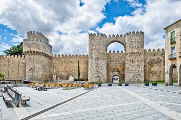 Travel packages to Europe. Visit the medieval city of Avila