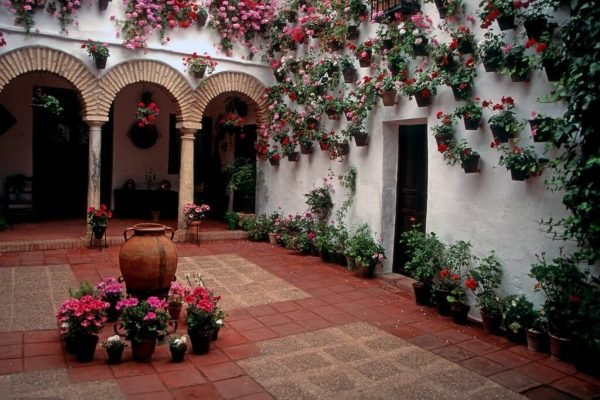 Visitez les patios fleuris de Cordoue. Voyages dans le sud de l'Espagne.