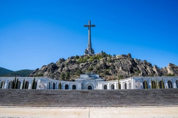 Coach excursions from Madrid. Visit the Valley of the Fallen.