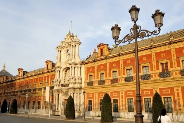 Reise nach Europa. Besuchen Sie Sevilla mit einem Stadtführer