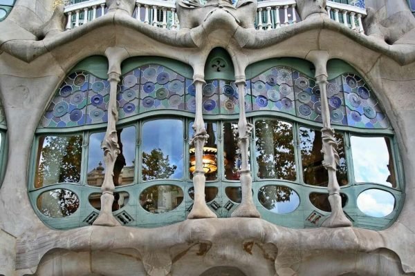 Travel packages to Europe. Walking tour in Barcelona with official guide