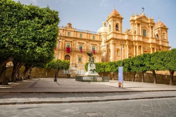 Vacaciones a Europa - Visitar Siracusa y Noto con guía de habla hispana