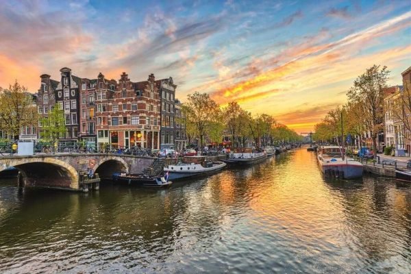 Viajes a Europa con guías en español. Vacaciones a los Paises Bajos y visita de Amsterdam