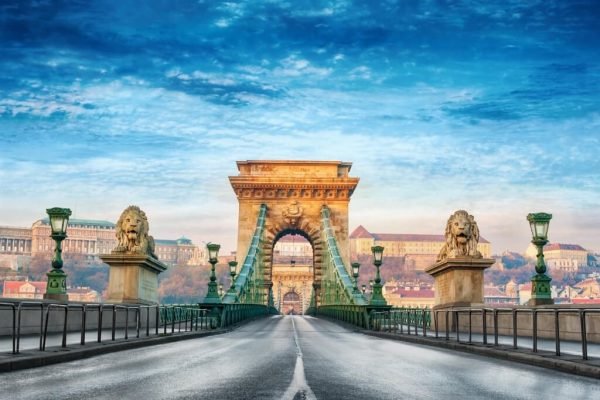Viajes a Europa con guía en español. Visitar Budapest, Hungría Puente de las Cadenas