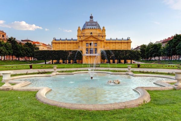 Viajes y tours a Europa. Visitar Zagreb, la capital de Croacia con guía de habla hispana.