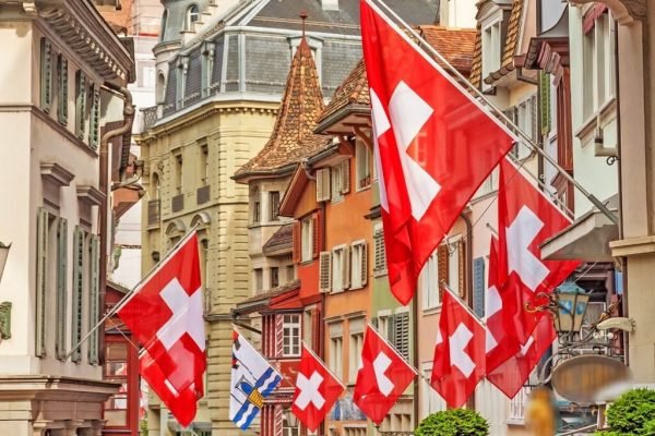 Viajes a Europa desde Suiza. Visitar Zurich y los Alpes Suizos con guía en español