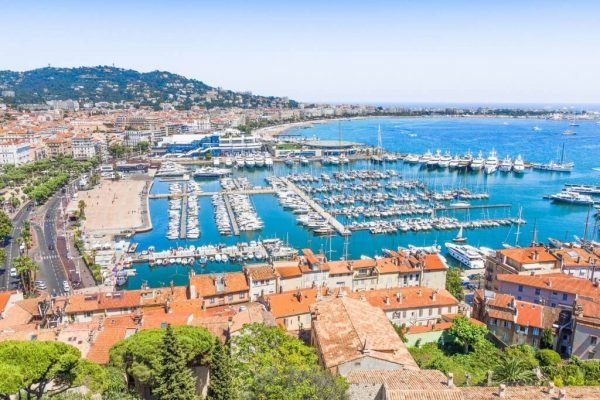 Viajes al sur de Francia para visitar la Costa Azul del Mediterráneo. Circuitos por Europa con guías en español.